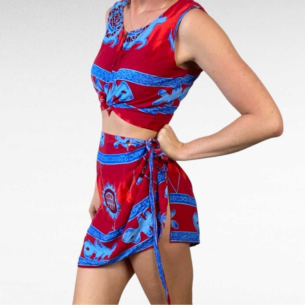 VINTAGE | Coconuts | Red & Blue Groovy Batik Print Beach Vacation Sarong Coverup